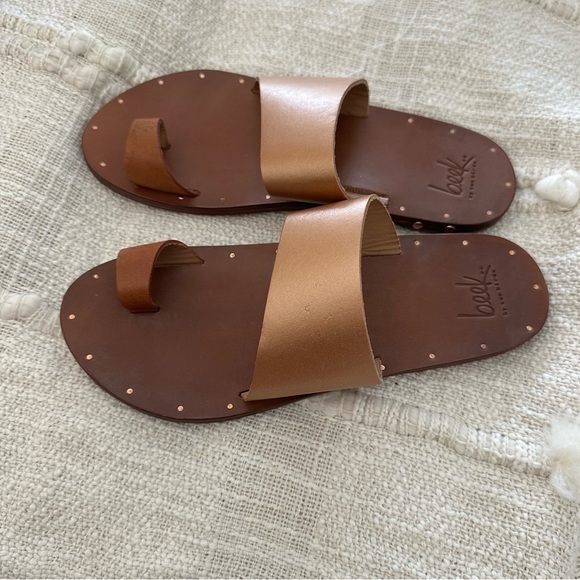 Beek Finch Toe Loop Sandal Bloggers Favorite Size 7 Gold and tan Two Birds - Picture 4 of 8